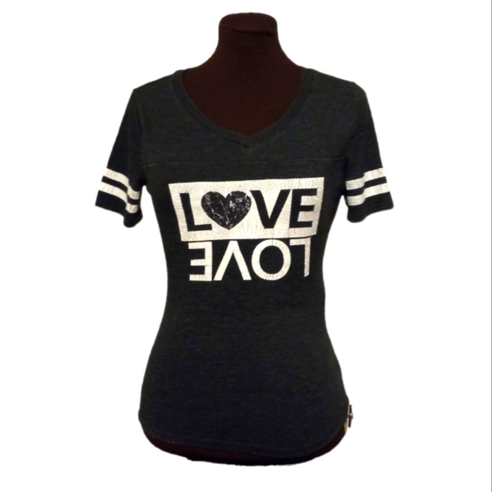 RARE, No Boundaries, women's graphic t-shirt rare, Size 6-9.